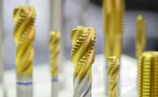 Wpływ szybkotnącej stali na innowacyjność w produkcji skrawających narzędzi