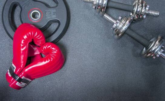 Jakie są korzyści z używania hantli o zróżnicowanej wadze w codziennym treningu?