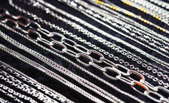 Personalizacja modowej biżuterii – jak wyrazić siebie?