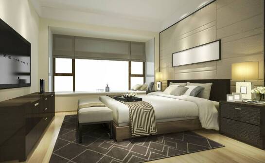 Stylowe frotte pantofle jako dekoracyjny element w hotelowym pokoju