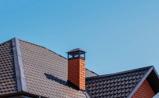Rola bitumicznych gontów w nowoczesnym budownictwie - co warto wiedzieć?