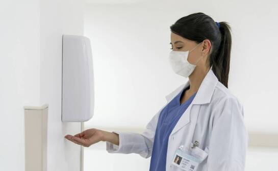 Jakie innowacje oferują nowoczesne dozowniki Tork w sektorze sanitarnym?