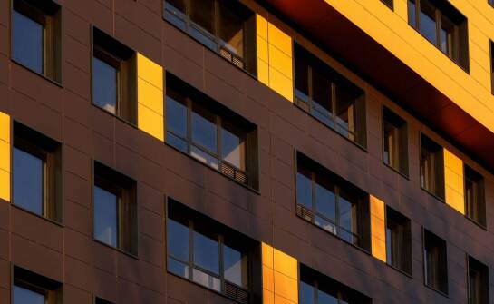 W jaki sposób precyzyjne obliczanie OZC pomaga w oszczędzaniu energii?