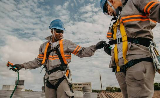 Jak dostosować ofertę spadochronowych skoków do indywidualnych potrzeb klienta?