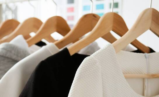 Koszule na miarę a zawodowa prezencja – jak wpływają na postrzeganie w pracy?