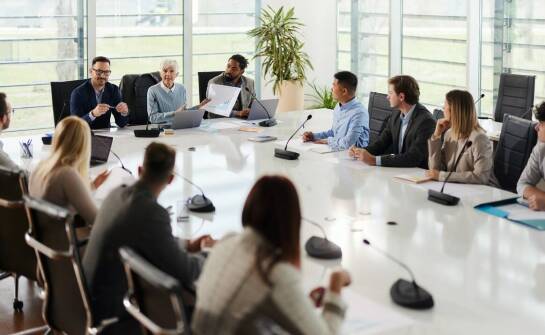 Jakie są najnowsze trendy w projektowaniu konferencyjnych mównic?