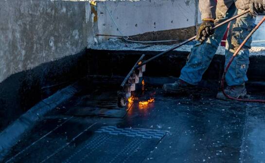 Wpływ budowlanych folii na ochronę przeciwwilgociową fundamentów