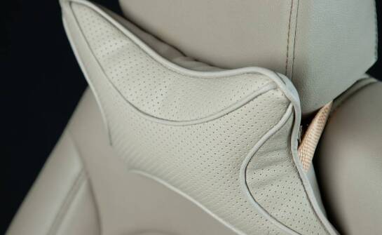 Zastosowanie firanek do ochrony wnętrza przed słońcem w Mercedesie Actros