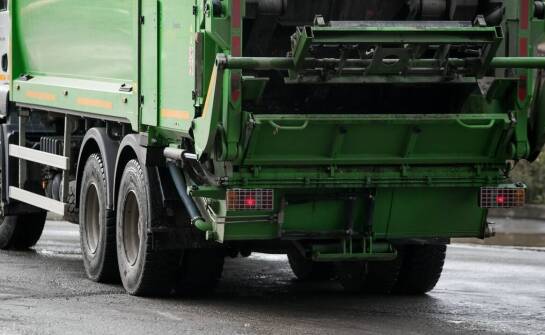 Ciężarowe samochody asenizacyjne a ochrona środowiska – jakie są korzyści?