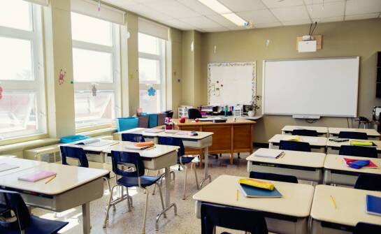 Jak odpowiedni dobór wykładowych krzeseł wpływa na koncentrację studentów?