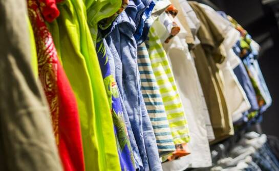 Oryginalne dziecięce ubrania na specjalne okazje – jak wybrać idealny strój?