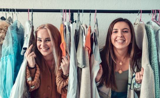 Jakie korzyści oferuje polski producent damskiej odzieży w sklepie internetowym?