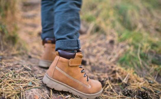 Robocze spodnie z ochraniaczami na kolana – jakie normy bezpieczeństwa spełniają?