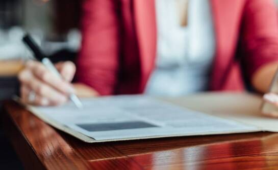 Polisolokaty a surowe kary za wcześniejsze wypowiedzenie umowy