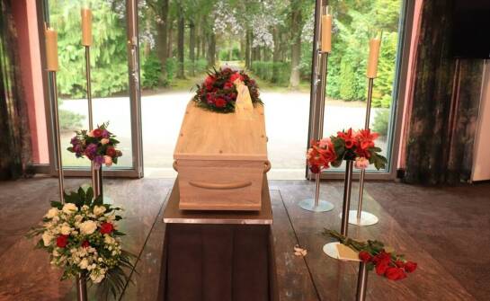 Co obejmuje oferta krematorium w kontekście pożegnalnej ceremonii?