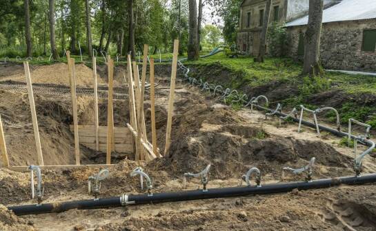 Jakie są najważniejsze kryteria przy wyborze miejsca do montażu betonowego zbiornika?