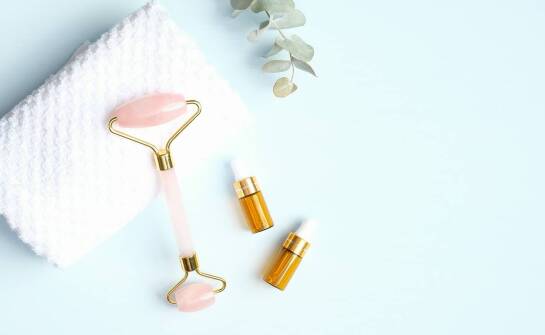 Masażery do pielęgnacji okolic oczu: jak wspomagają codzienną pielęgnację?