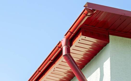 Nowoczesne systemy rynnowe – dlaczego warto je zamontować na dachu?