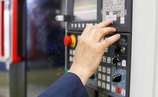 Jak systemy sterowania wspierają rozwój zrównoważony w przemyśle?