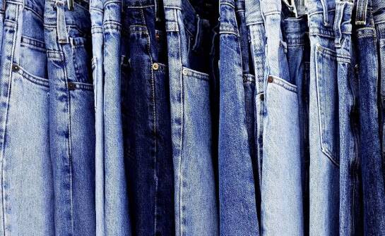 Dlaczego warto wybrać jeansy cross z wysokim stanem?