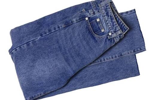 Kluczowe różnice między slim fit jeansami a innymi krojami