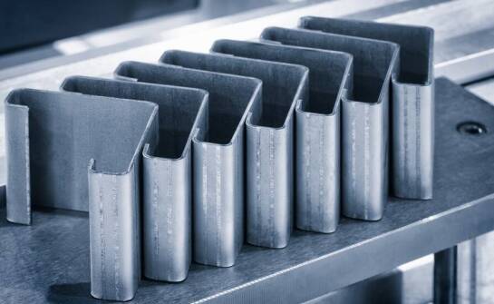 Gięte metalowe kasety – od projektu do realizacji