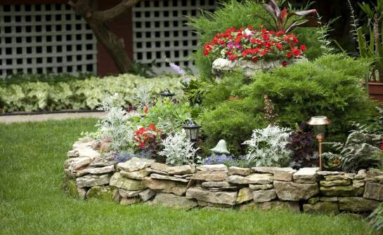 Rola kamienia w projektach z użyciem gabionowych koszy – praktyczne wskazówki