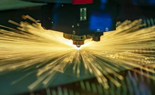 Jak długość fali lasera wpływa na efektywność znakowania metali?