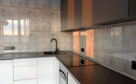 Narożnikowe zlewy kuchenne – jak uniknąć najczęstszych błędów montażowych?