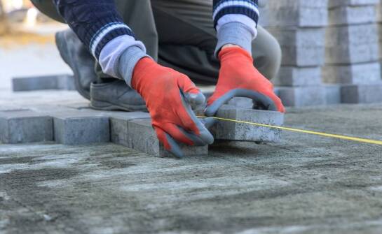 Wpływ zaawansowanych technologii na jakość prac brukarskich