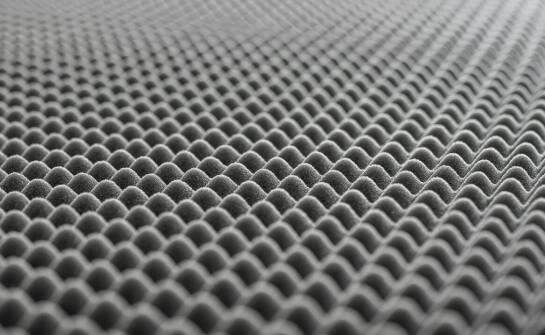 Jak spienione PCV wpływa na akustyczną izolacyjność pomieszczeń?