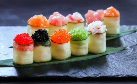 Przegląd najnowszych produktów do sushi w asortymencie w Tokyoto