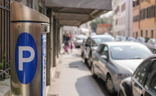 Jakie kryteria brać pod uwagę przy wyborze parkingowego systemu?