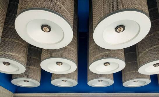 Zrozumienie klas filtrów HEPA i ich wpływu na jakość powietrza w systemach wentylacyjnych.