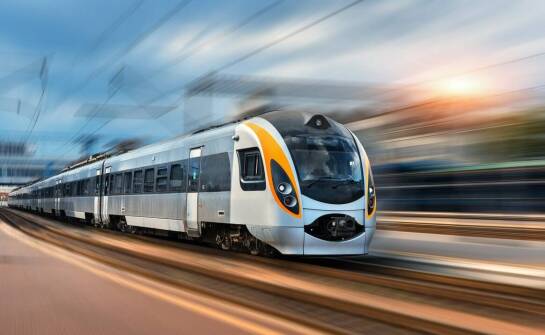 Jakie znaczenie mają systemy łączności w zarządzaniu komunikacją kolejową?