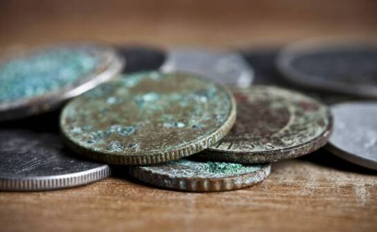 Jak zmieniają się ceny monet w rynku?