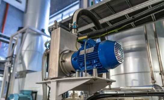 Jakie są najważniejsze korzyści z zastosowania ręcznych krat w przemyśle wodnym?