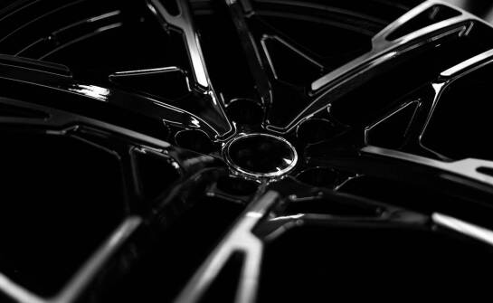 Najczęstsze pytania klientów dotyczące bezbarwnego lakieru do polerowanych felg.