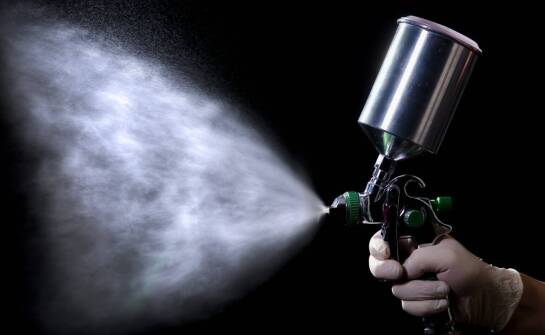 Rola pistoletu lakierniczego z dyszą 0.8 w precyzyjnym malowaniu metalowych elementów