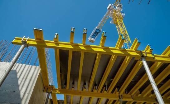 Rola wynajmu budowlanych szalunków w nowoczesnym budownictwie