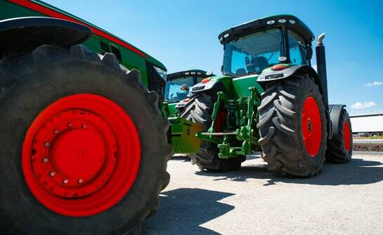 Znaczenie szczegółowych danych technicznych TV521 dla optymalnego działania ciągnika.
