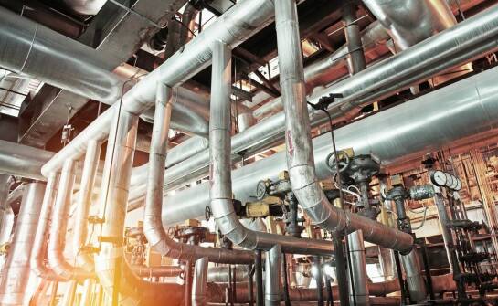 Wpływ gumowych kolanek na wydajność przepływu mediów w rurociągach