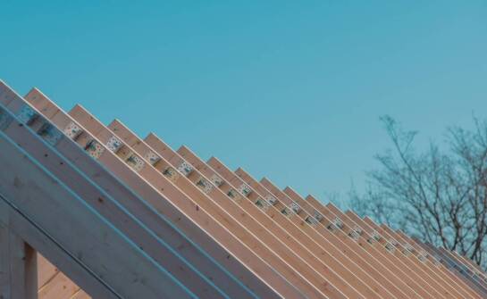 Drabina na spadzisty dach: kluczowe cechy i zastosowania