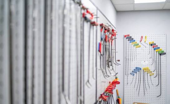 Nietypowe haki holownicze a standardowe – jakie są główne różnice?