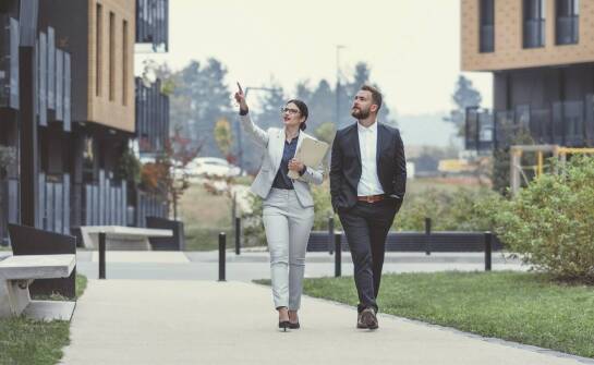 Dlaczego warto zaufać agencji nieruchomości przy zakupie posesji na rynku pierwotnym?