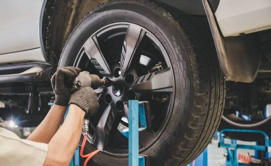 Dlaczego warto powierzyć wymianę opon specjalistom z wulkanizacji?