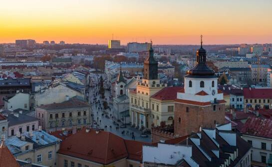 Tanie jedzenie na Kazimierzu w Krakowie: jakie promocje czekają na gości?