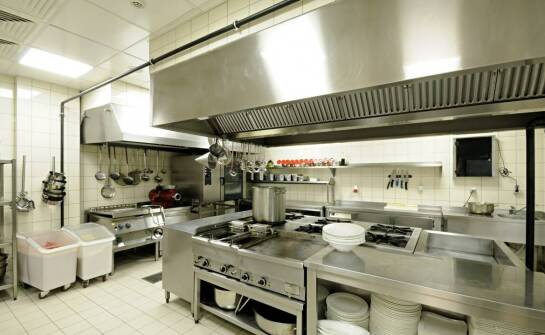 Jakie są kluczowe gastronomiczne sprzęty dla restauracji i kawiarni?