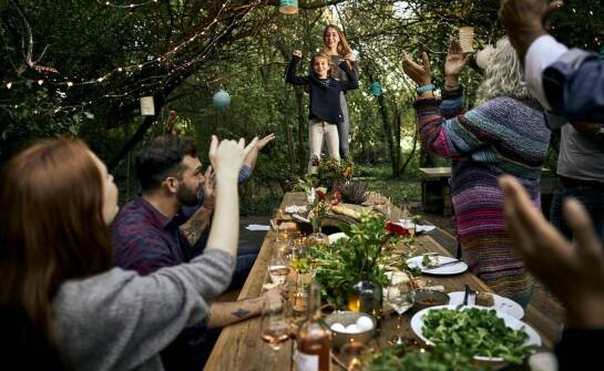 Dlaczego magia jest idealnym dodatkiem do plenerowych imprez?