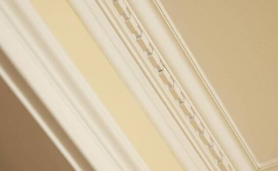 Rola odpowiednich farb w uzyskaniu gładkiego wykończenia na suficie